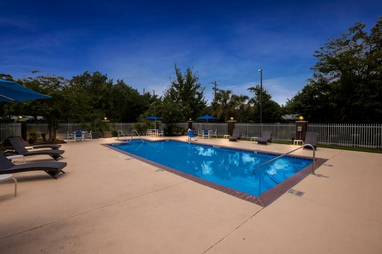 Holiday Inn Express Hotel & Suites Savannah Midtown