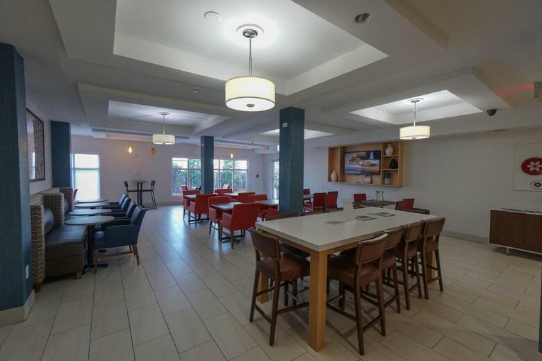 Holiday Inn Express Hotel & Suites Savannah Midtown