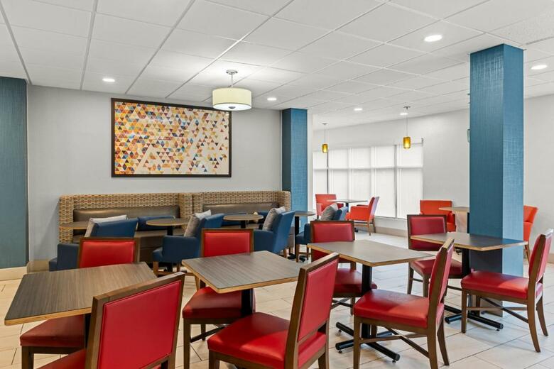 Holiday Inn Express Hotel & Suites Savannah Midtown