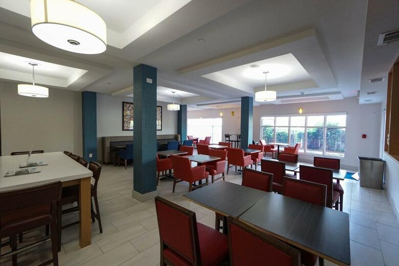 Holiday Inn Express Hotel & Suites Savannah Midtown