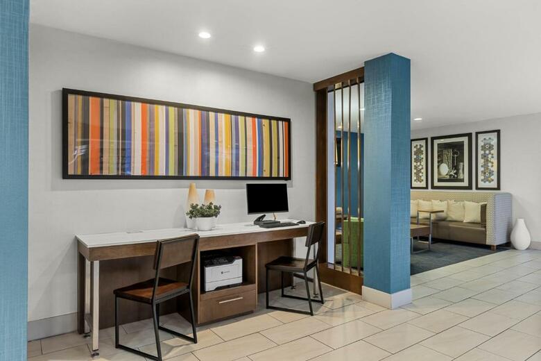 Holiday Inn Express Hotel & Suites Savannah Midtown