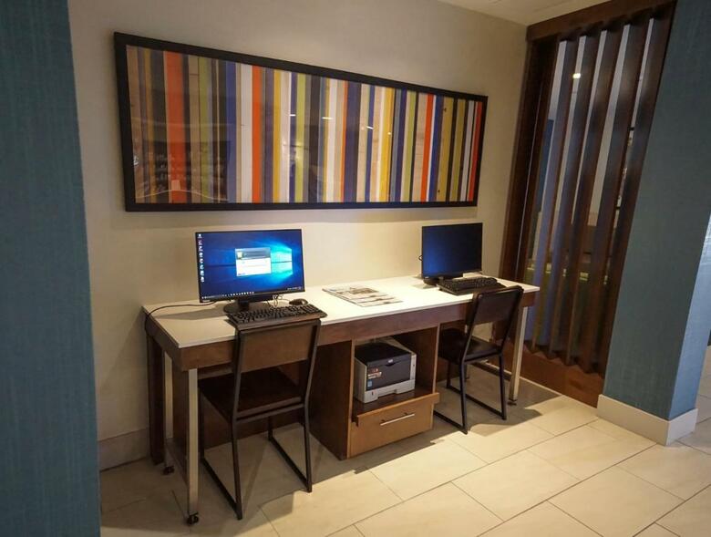 Holiday Inn Express Hotel & Suites Savannah Midtown