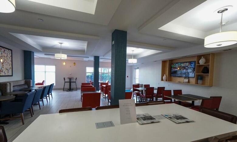 Holiday Inn Express Hotel & Suites Savannah Midtown