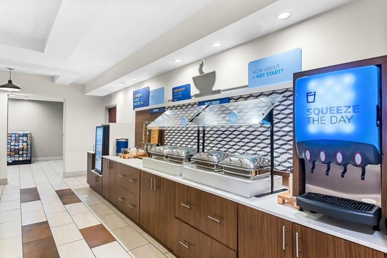 Holiday Inn Express Hotel & Suites Savannah Midtown