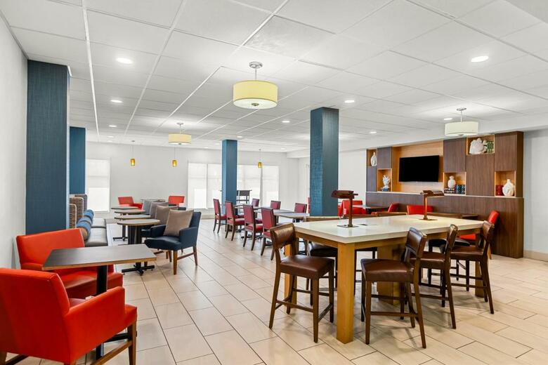 Holiday Inn Express Hotel & Suites Savannah Midtown