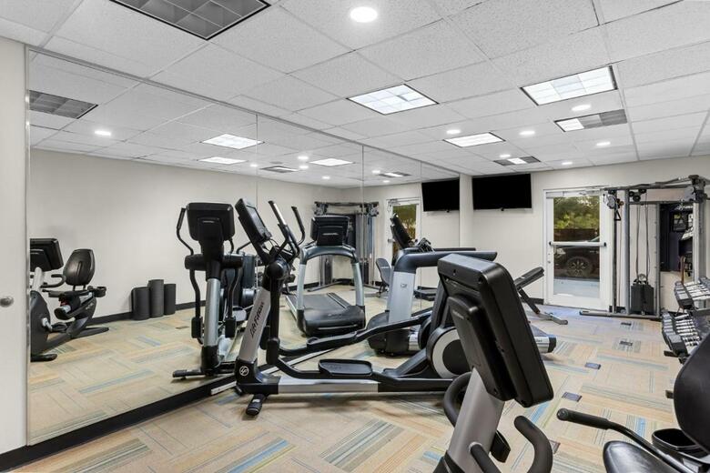 Holiday Inn Express Hotel & Suites Savannah Midtown