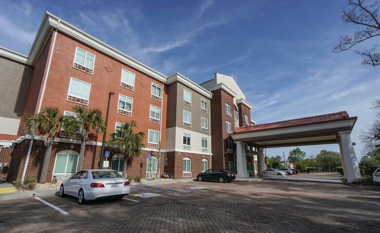 Holiday Inn Express Hotel & Suites Savannah Midtown