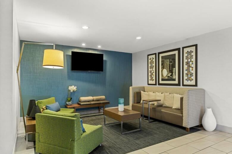 Holiday Inn Express Hotel & Suites Savannah Midtown