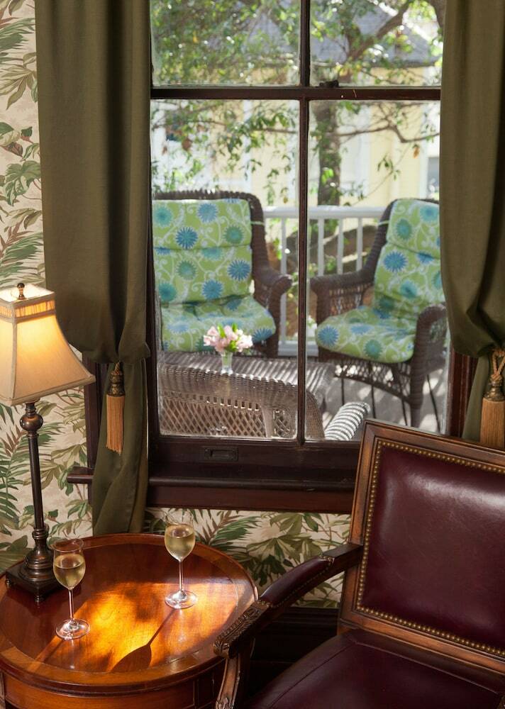 Bed & Breakfast Azalea Inn And Villas