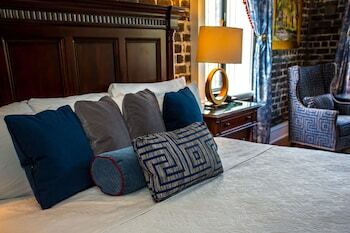 Bed & Breakfast East Bay Inn