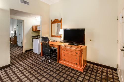 Hotel Clarion Suites Savannah