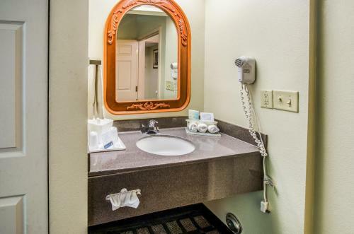 Hotel Clarion Suites Savannah