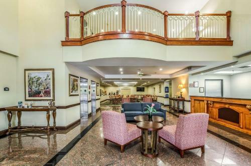 Hotel Clarion Suites Savannah