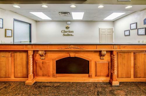 Hotel Clarion Suites Savannah