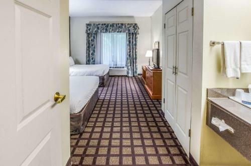 Hotel Clarion Suites Savannah