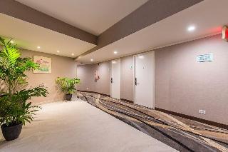Polynesian Plaza Hotel