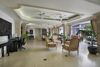 Aston Waikiki Beachside Hotel