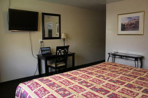 Lava Spa Motel & Rv