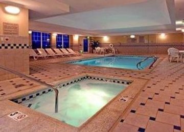 Hotel Country Inn & Suites