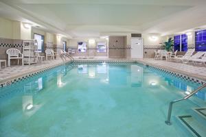 Hotel Country Inn & Suites