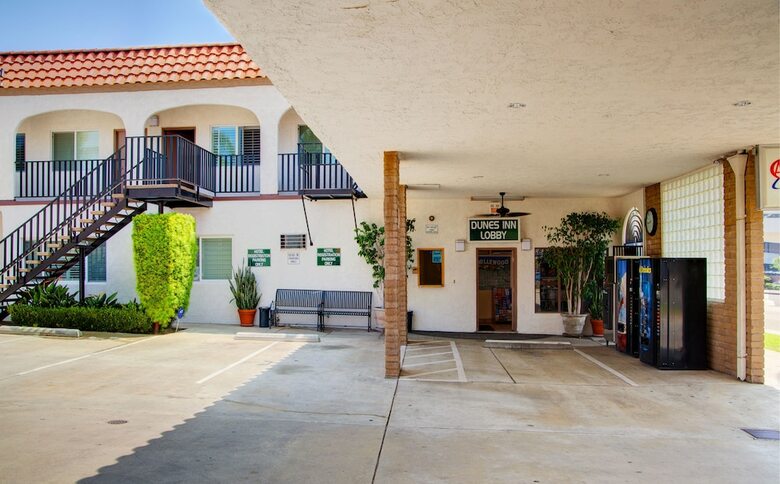 Hotel Dunes Inn Sunset