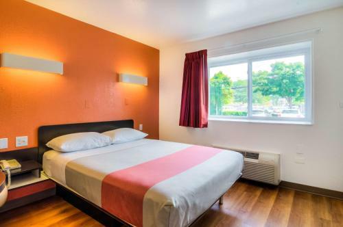 Motel 6 Chicago North Central - Arlington Heights