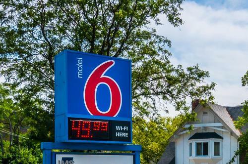 Motel 6 Chicago North Central - Arlington Heights