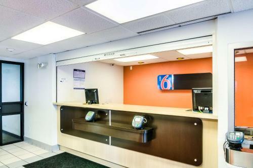 Motel 6 Chicago North Central - Arlington Heights