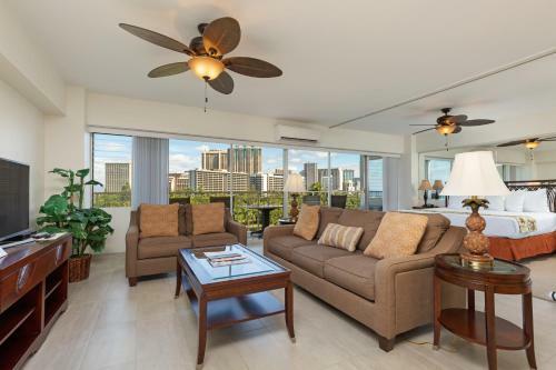 Aparthotel Castle Waikiki Shore Beachfront Condominiums