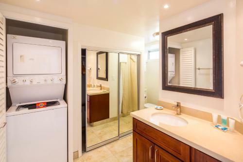Aparthotel Castle Waikiki Shore Beachfront Condominiums