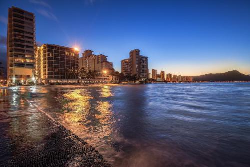 Aparthotel Castle Waikiki Shore Beachfront Condominiums