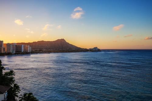 Aparthotel Castle Waikiki Shore Beachfront Condominiums