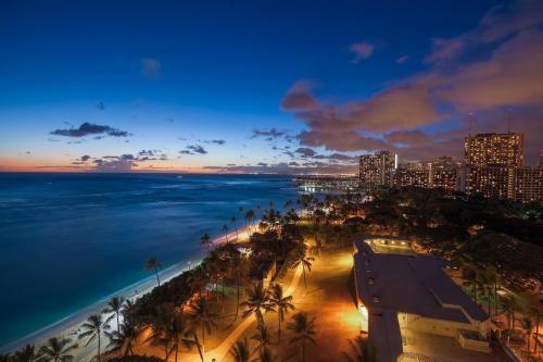 Aparthotel Castle Waikiki Shore Beachfront Condominiums