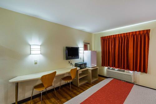 Motel 6 - Urbana
