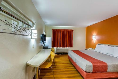 Motel 6 - Urbana