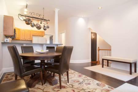 2142 West Walton Apartment
