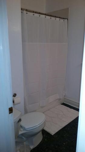 2142 West Walton Apartment