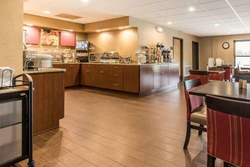 Hotel Comfort Suites Effingham