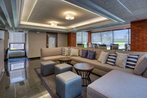 Hotel Drury Inn & Suites St. Louis - Fairview Heights
