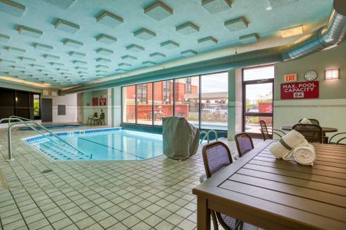 Hotel Drury Inn & Suites St. Louis - Fairview Heights