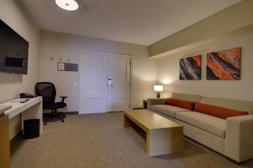 Delta Hotels By Marriott Chicago North Shore Suites