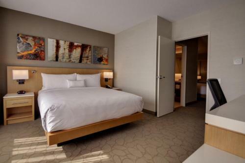Delta Hotels By Marriott Chicago North Shore Suites