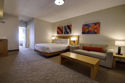 Delta Hotels By Marriott Chicago North Shore Suites