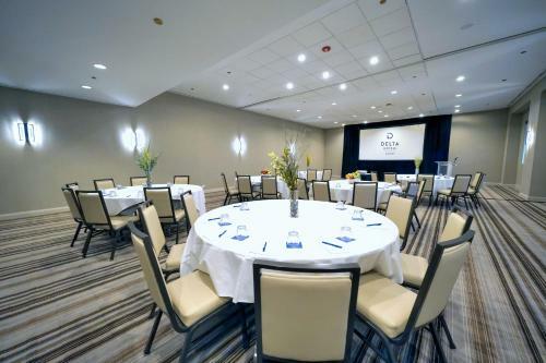 Delta Hotels By Marriott Chicago North Shore Suites
