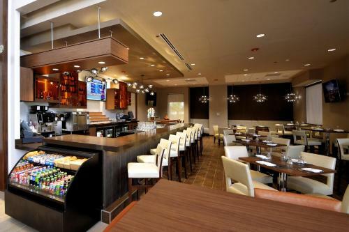 Delta Hotels By Marriott Chicago North Shore Suites