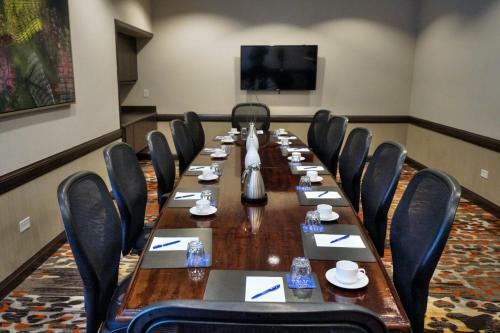 Delta Hotels By Marriott Chicago North Shore Suites