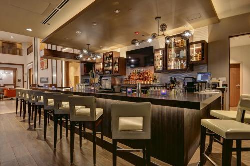 Delta Hotels By Marriott Chicago North Shore Suites