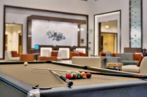 Delta Hotels By Marriott Chicago North Shore Suites