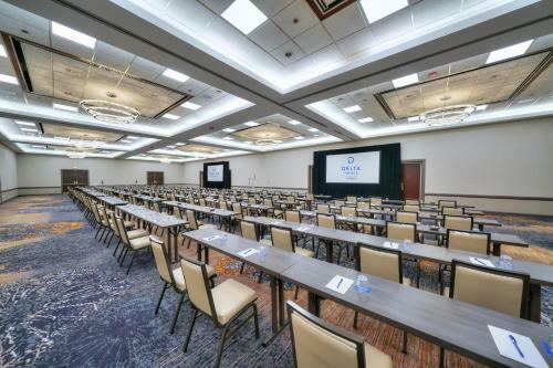 Delta Hotels By Marriott Chicago North Shore Suites
