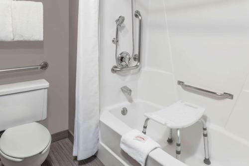 Hotel Baymont By Wyndham Glenview